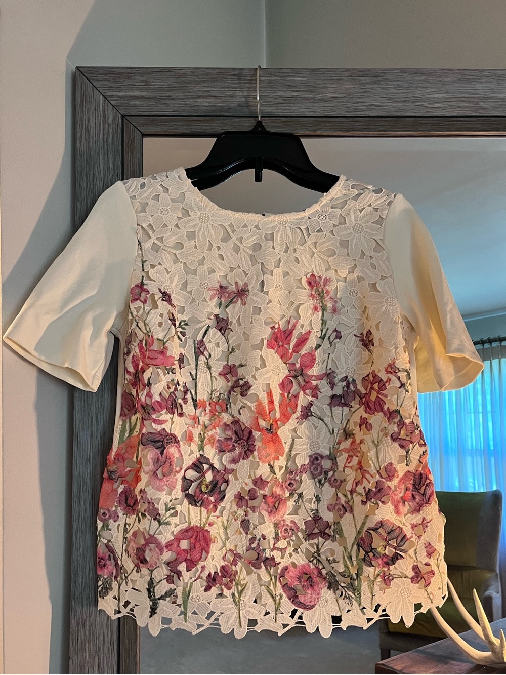 Sunday in Brooklyn, S, Floral Lace Appliqué Short Sleeve Top, EUC!!